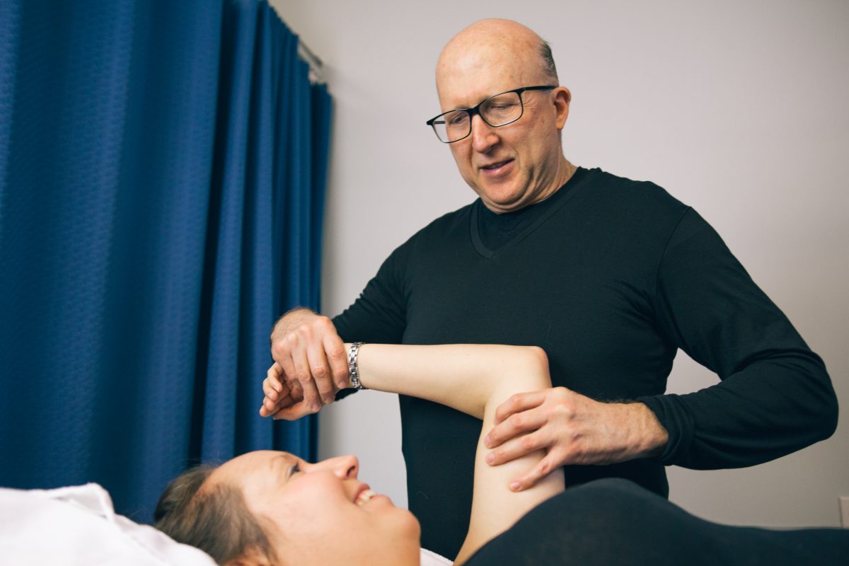 Signs and Symptoms of Shoulder Impingement | Surrey Hwy 10 Physiotherapy Clinic